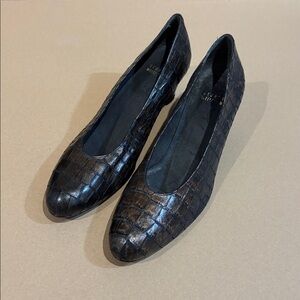 Stuart Weitzman Shiny Dark brown snakeskin heels